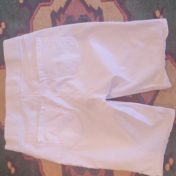 Gloria Vanderbilt shorts, white, Size 8 - Picture 2 of 4